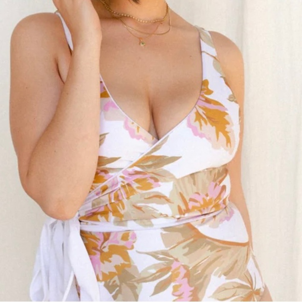 Baiia wrap top only size 6 US
